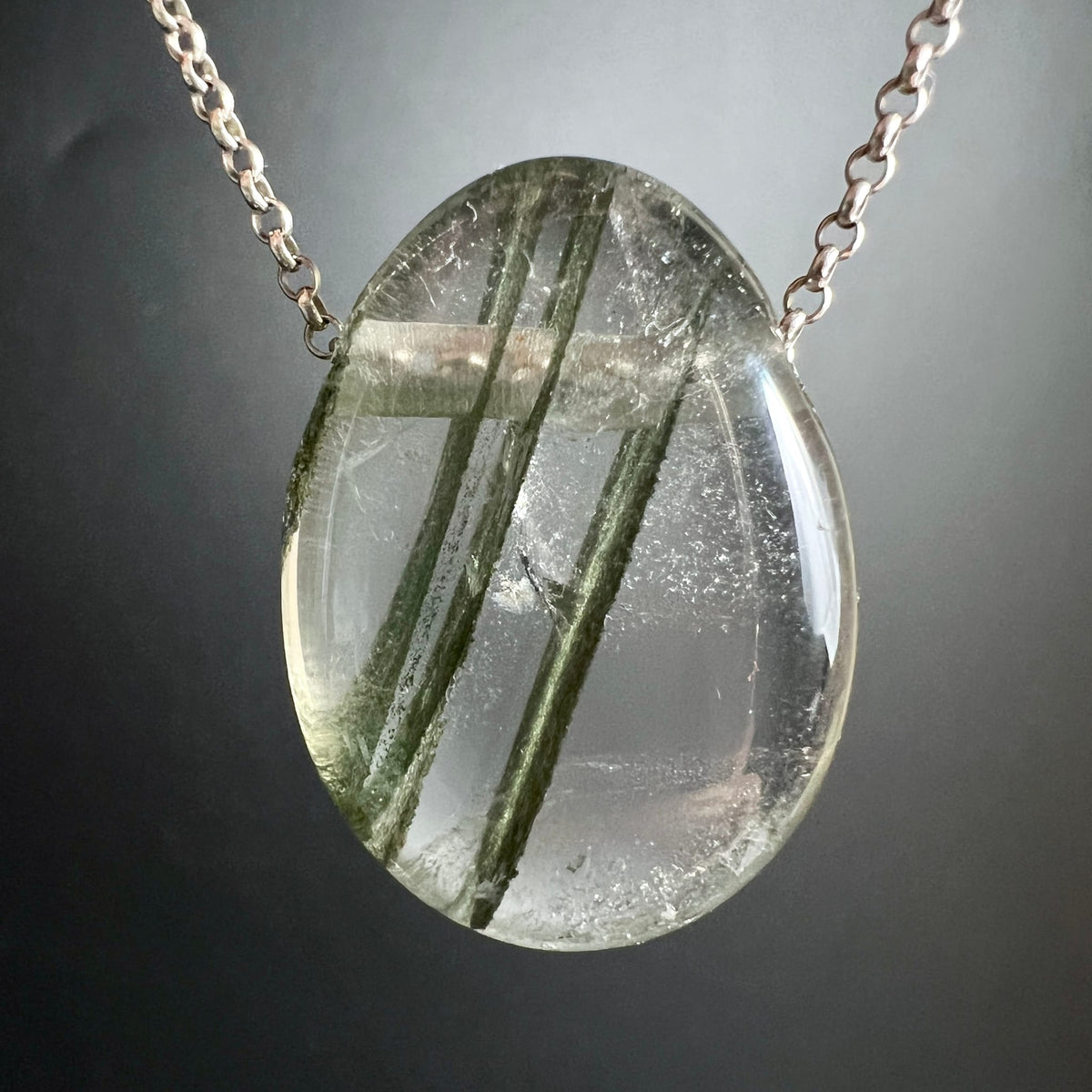 Phantomquarz Anhänger | Silberkette | drei grüne Phantomstreifen | oval | Brasilien | Happy Minerals