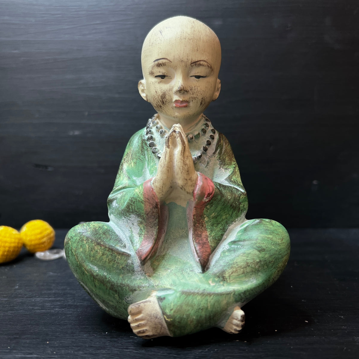 Betender Mönch Statue für Frieden