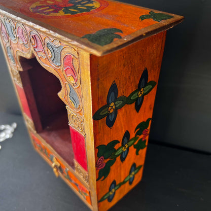 Holzaltar aus Nepal 21cm | Handbemalter Altar für Kristalle und Buddhas