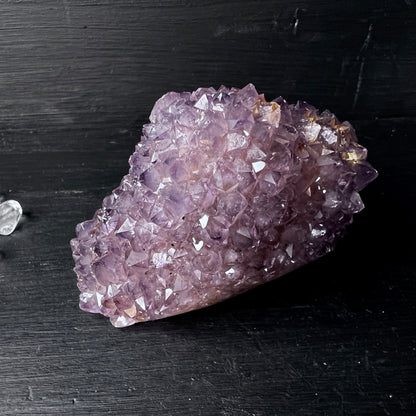 Amethyst Stalaktit Igel aus Uruguay, eine Fläche poliert ca. 70mm
