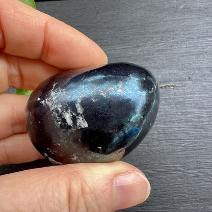 Covellin - Covelite Palm Stone 53x37x36mm - RARE!
