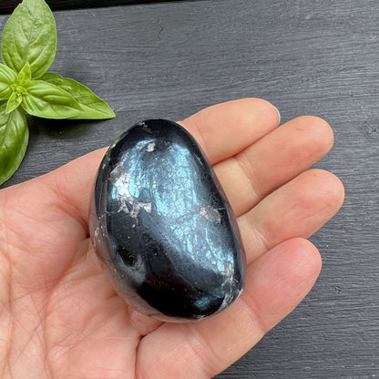 Covellin - Covelite Palm Stone 53x37x36mm - RARE!