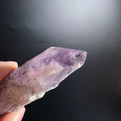 Amethyst Spitze Nahaufnahme | zarte Lavendelfarbe | natürliche Kristallstruktur | Happy Minerals