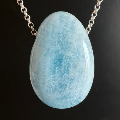 Aquamarin Anhänger an Silberkette | himmelblaue Maserung | Mosambik Beryll | Happy Minerals