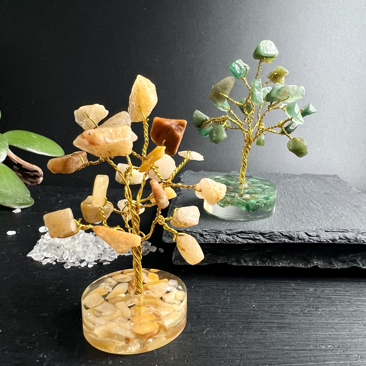 Duo Edelsteinbäume | Golden Healer & Aventurin | Goldgelb & Mintgrün | Schieferplatte | Kristallsalz | Happy Minerals