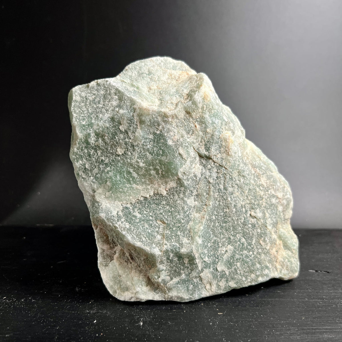 Aventurin | Rohstein | moosgrüne Facetten | raue Oberfläche | Naturkristall | Happy Minerals