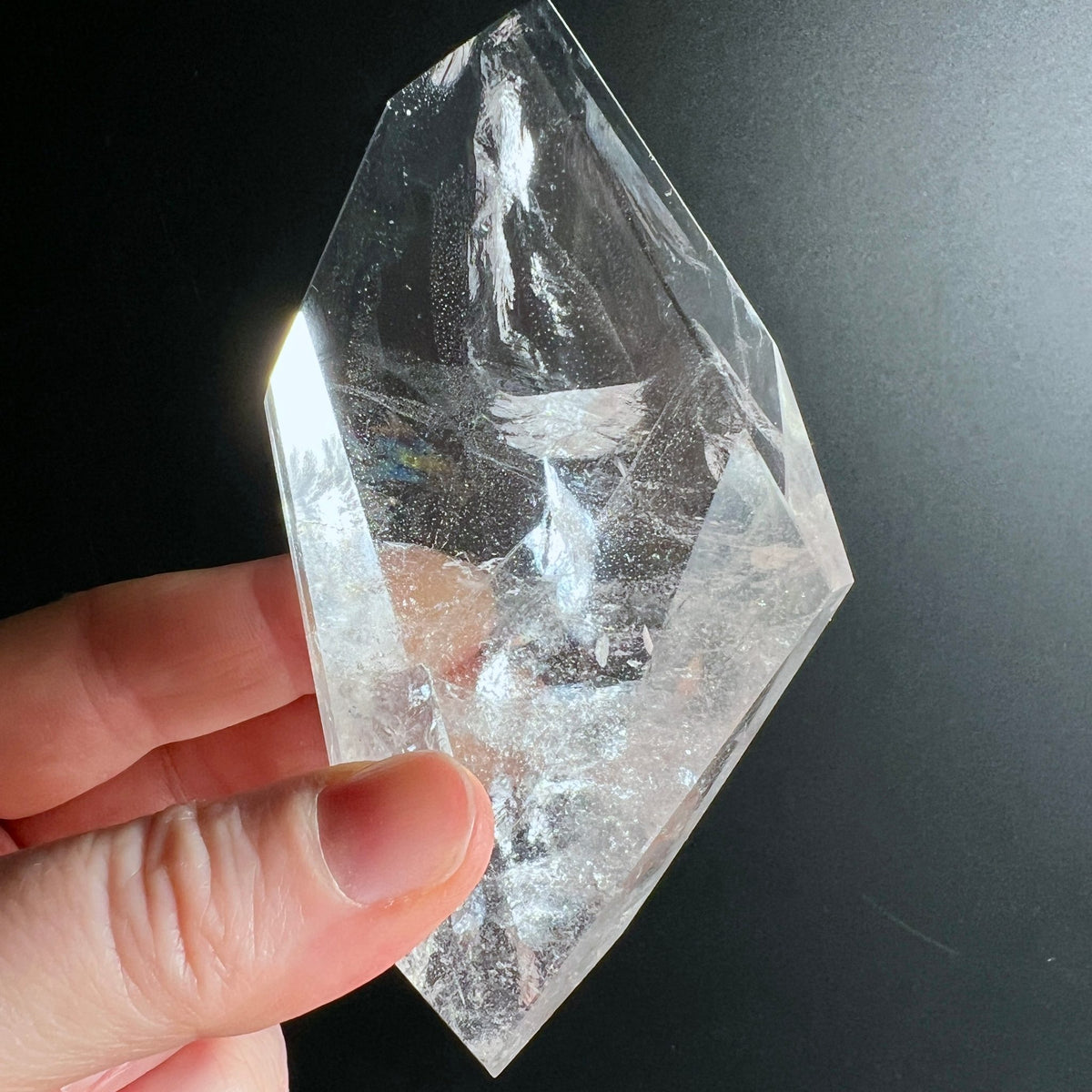 Bergkristall durchleuchtung | finger sichtbar | transparenz polygon brasilien | Happy Minerals shop