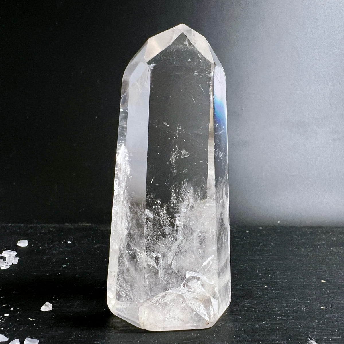 Bergkristall | polierte Spitze | zarte Risse | lichtdurchflutet | Happy Minerals