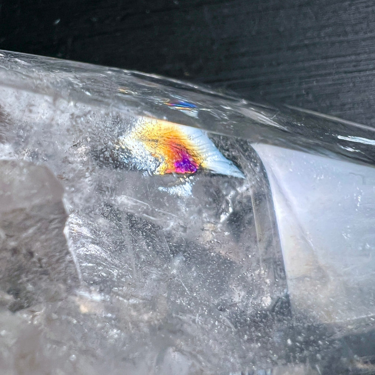 Bergkristall polygon brasilien | orange gelb iris | geometrische form flach | Happy Minerals kristall