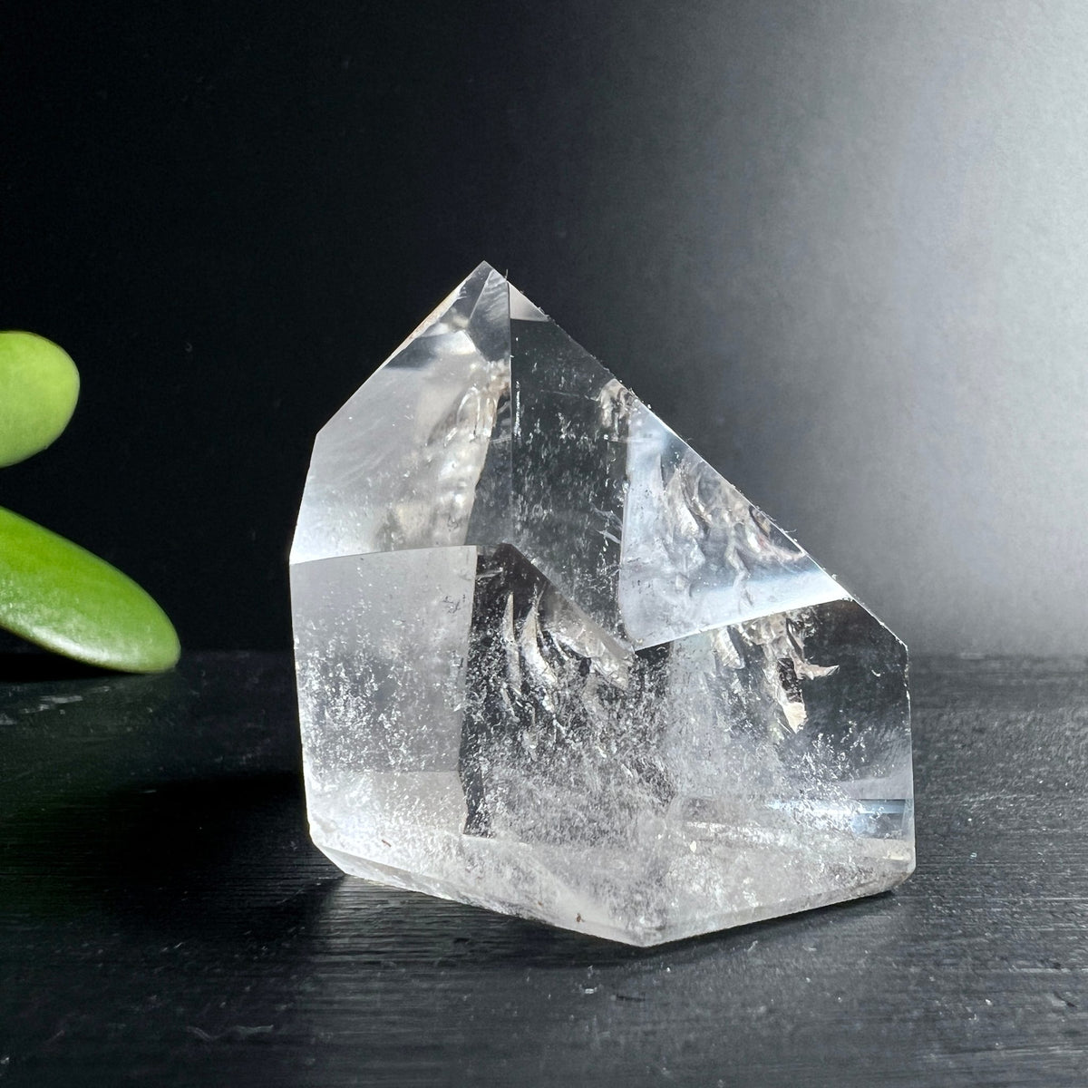 Bergkristall | seitliche Ansicht | natürliche Einschlüsse | polierte Kanten | Brasilien | Happy Minerals