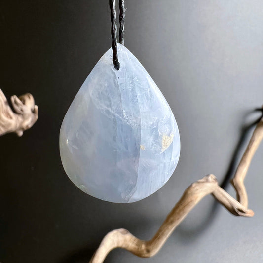 Blauer Calcit Tropfen | Madagaskar | Zarte bläuliche Schimmer | Naturkristall | Happy Minerals
