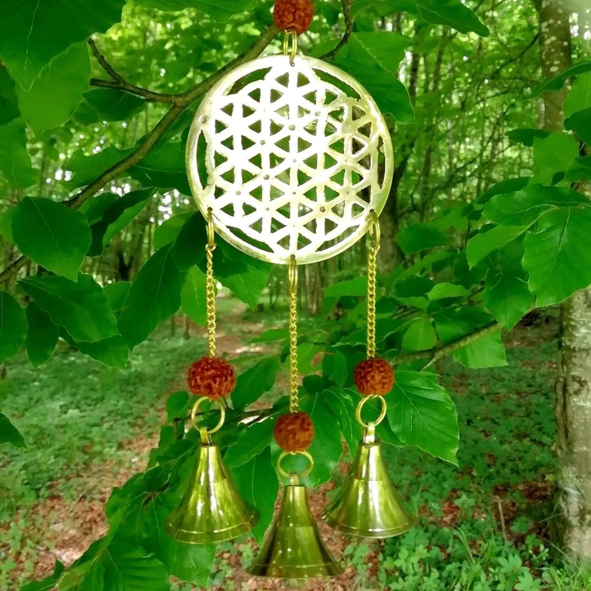 Blume des Lebens Windspiel | grüne Blätter | Messing Glocken | spirituelle Energie | Garten Deko | Happy Minerals