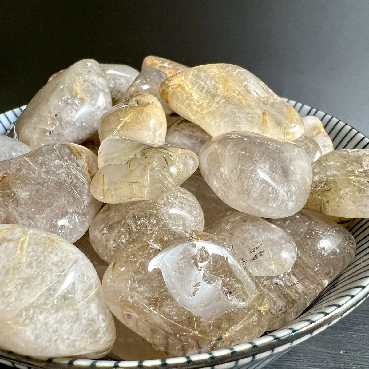 Engelshaar Quarz Trommelstein aus Brasilien | Happy Minerals