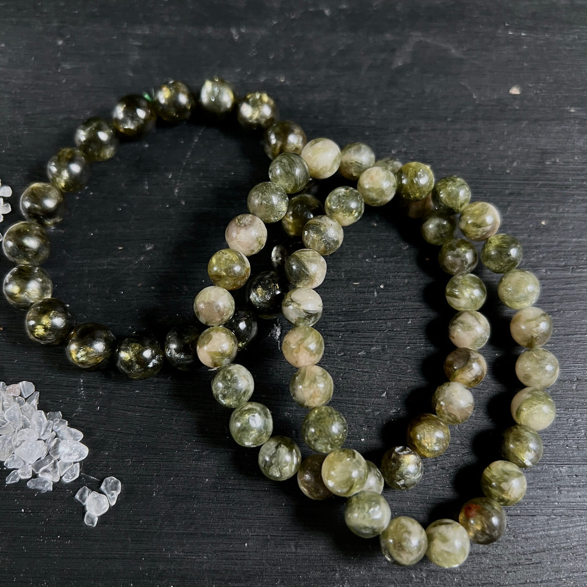 Drei Grüner Lepidolith Armbänder Mali | moosige Grüntöne | Kugelform | Kristallsplitter | Happy Minerals