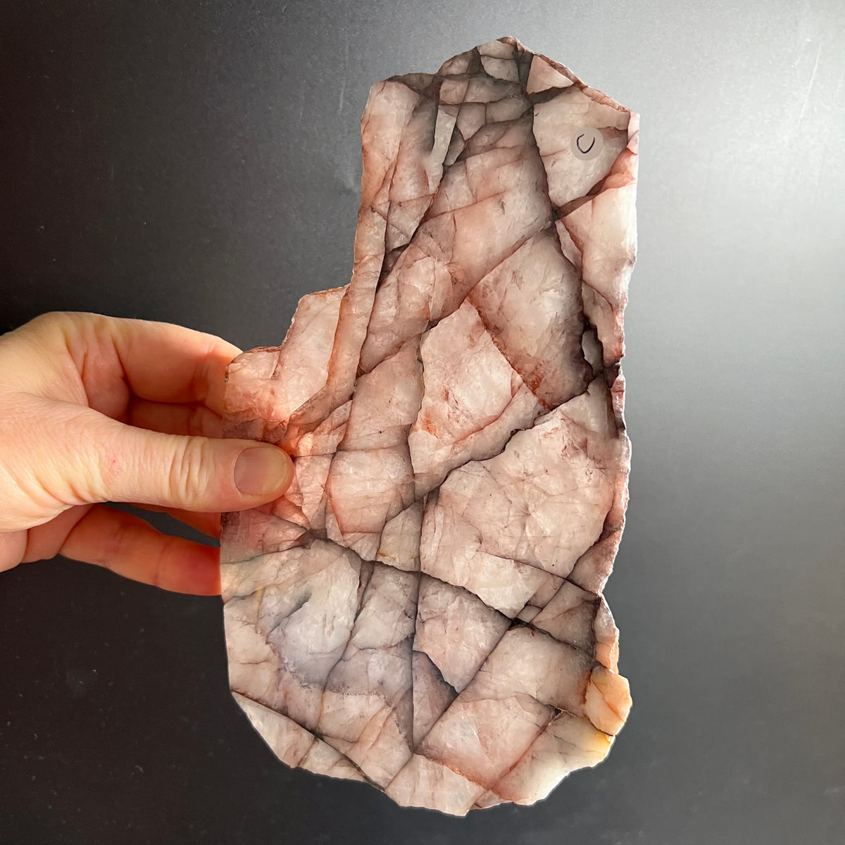 Feuerquarz | Variante | C | in | Hand | gehalten | Hematoid | Quarz | Platte | Madagaskar | Happy | Minerals