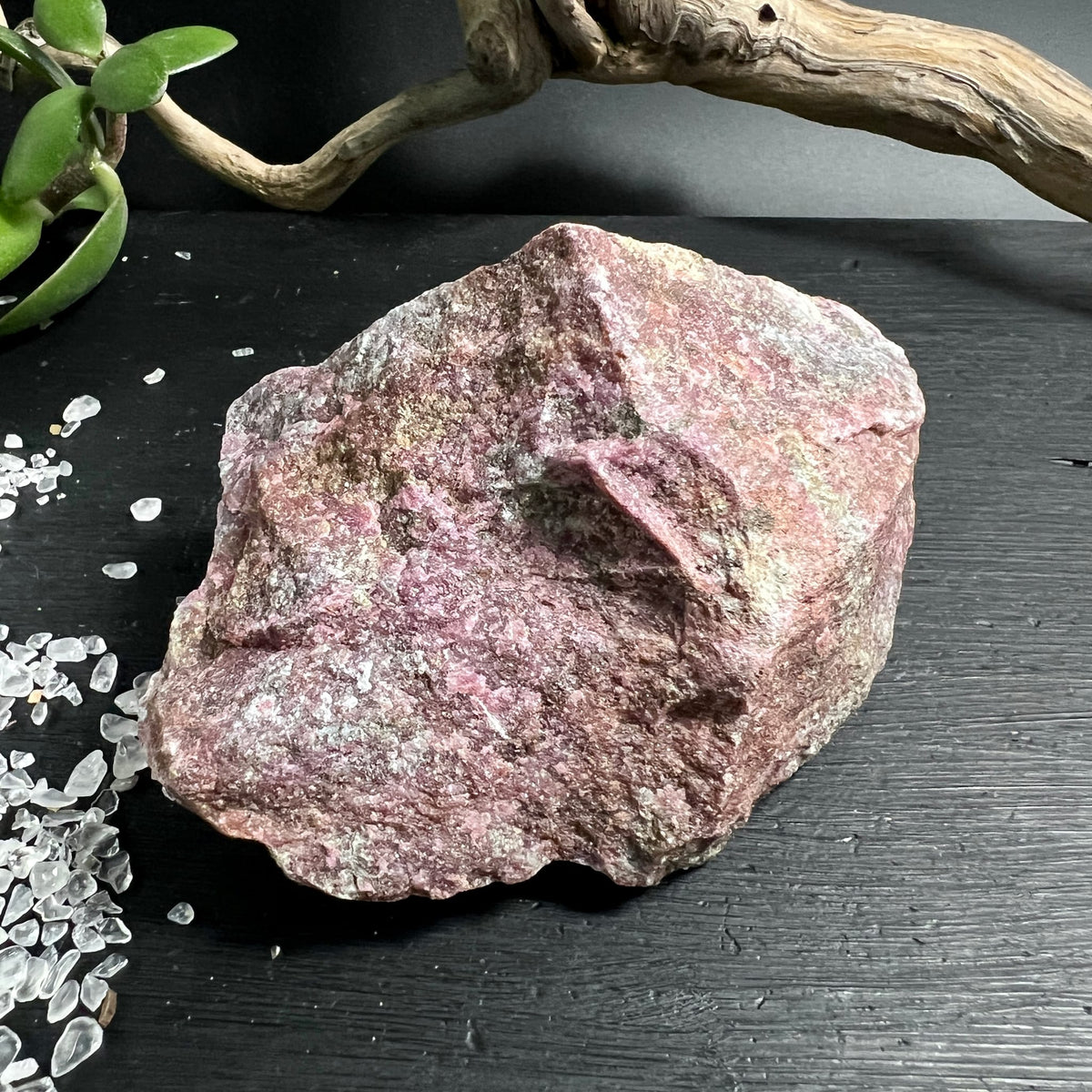 Rubin mit Kyanit Rohstein 545g | UV-reaktiv | Lebensenergie und Entscheidungshilfe