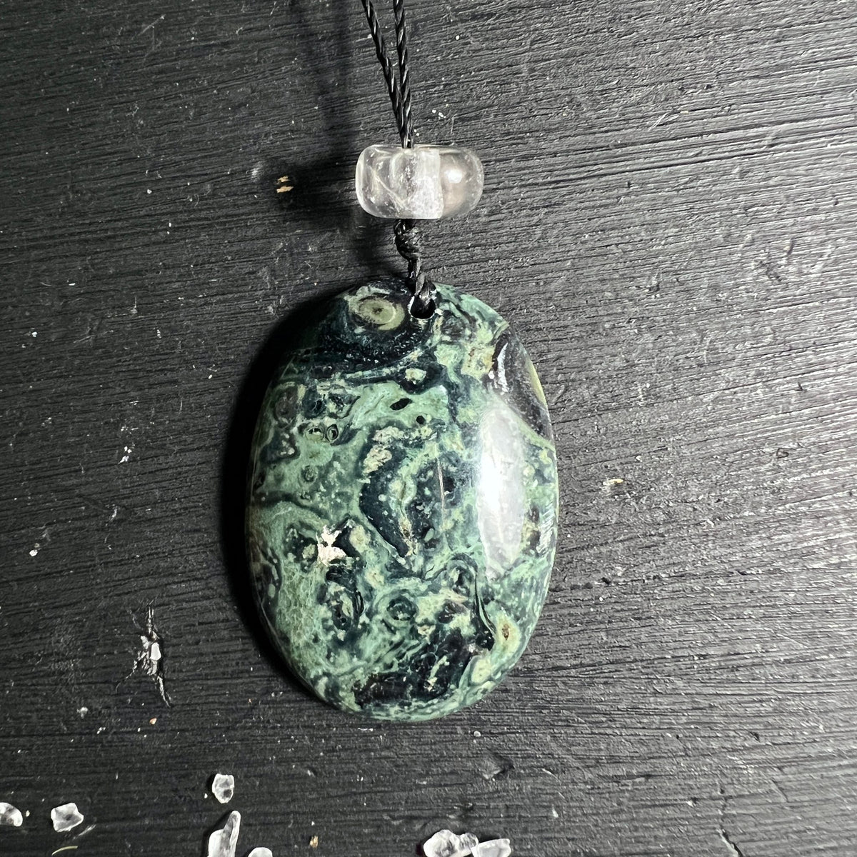 Kambaba Jaspis | oval flach | Bergkristall Perle | dunkelgrün | kreisförmige Muster | Happy Minerals