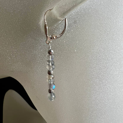 Labradorit Ohrring Detail | Klappbrisur 925 Stempel | blauer Lichtreflex | elegant | Happy Minerals