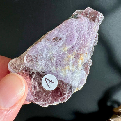 Lichtspiel auf Lepidolith-Kristallplatte - A, violett-rosé | Happy Minerals