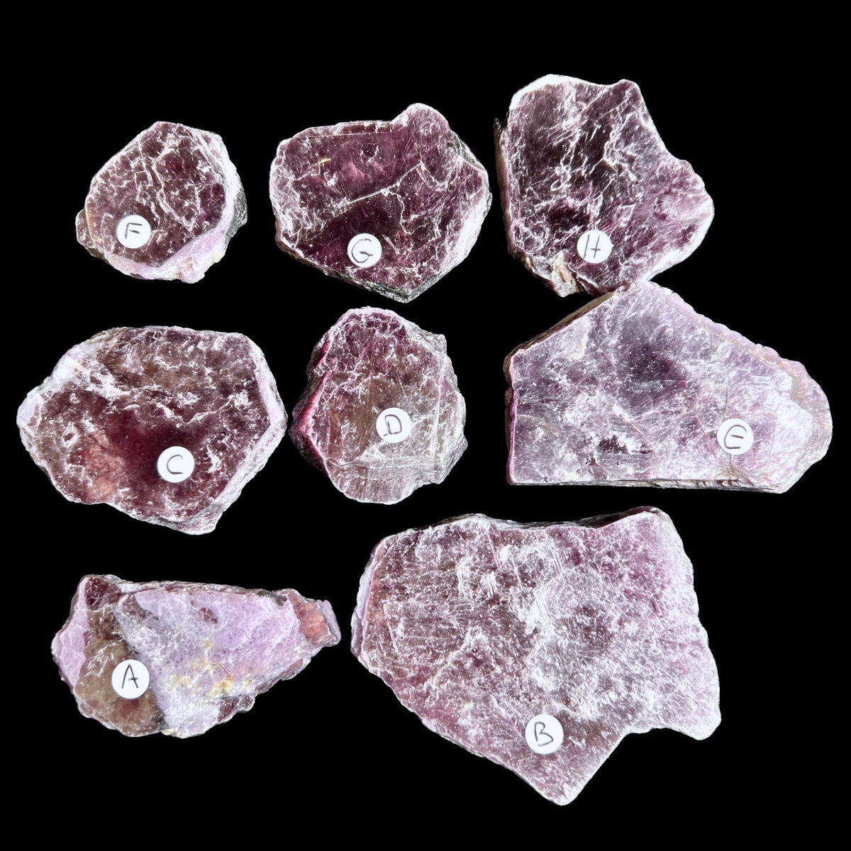 Übersicht der silbrig-violetten Lepidolith-Platte A-H | Happy Minerals