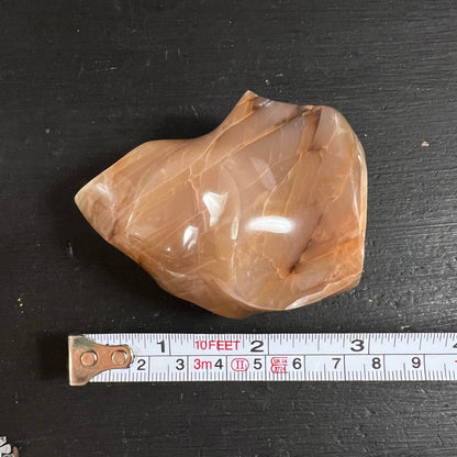 Mondstein | Flamme | Peachfarben | Madagaskar | Unikat | mit Maßband | Happy Minerals