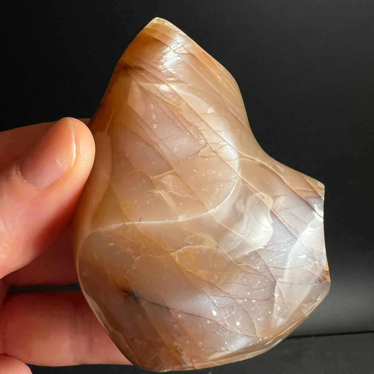 Mondstein | Flamme | Cremefarben | In der Hand gehalten | Madagaskar | Unikat | Happy Minerals