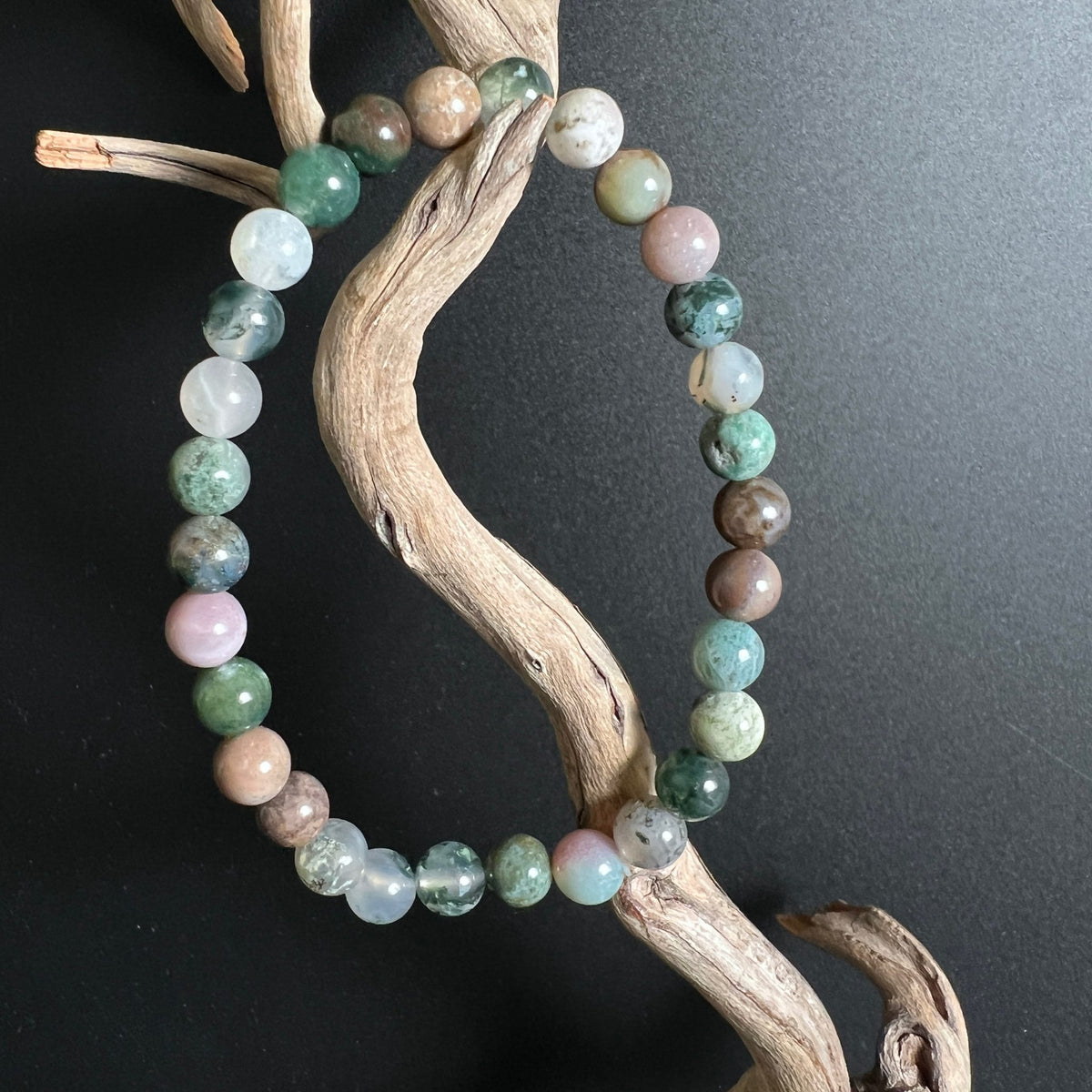 Moosachat Armband | Treibholz-Ast | Variante 8 | pastellige Töne | organische Formgebung | Happy Minerals