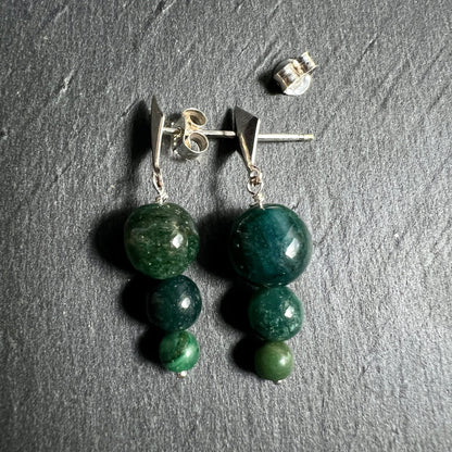 Moosachat | Ohrstecker-Paar | abgestufte grüne Kugeln | Sterlingsilber | Unikat | Happy Minerals