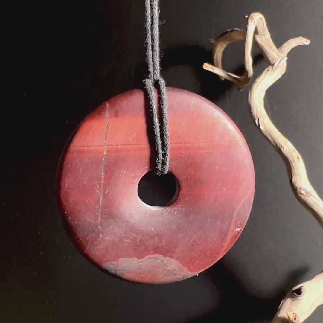 Rotes Tigerauge Donut | 50mm Pi Stein Anhänger | Happy Minerals