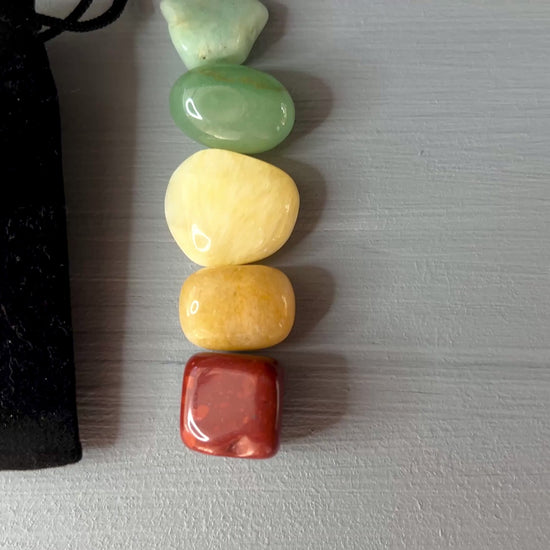  Chakra Trommelsteine Set (7 Stück) mit Samtbeutel 