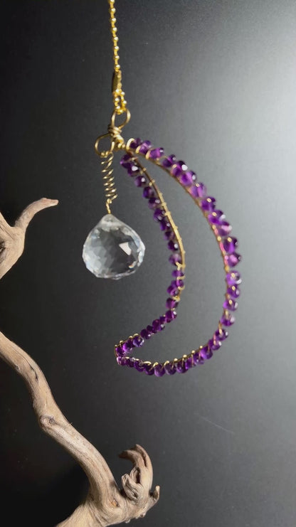 Attrape-soleil en cristal de lune améthyste 9 cm | Décoration de fenêtre lune en laiton faite main | Magie arc-en-ciel et énergie protectrice