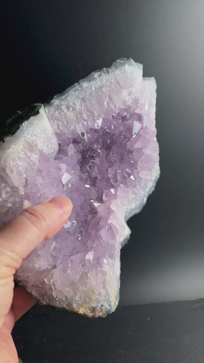 Amethyst Geode Rohstein 18cm | Ruhepol und spirituelle Klarheit