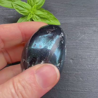 Covellin - Covelite Palm Stone 53x37x36mm - RARE!