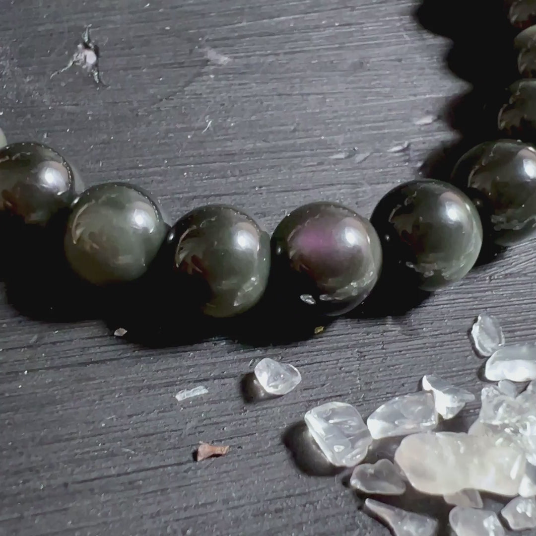 Video mit Regenbogen Obsidian Armband als Schutzstein für das Wurzelchakra | Happy Minerals