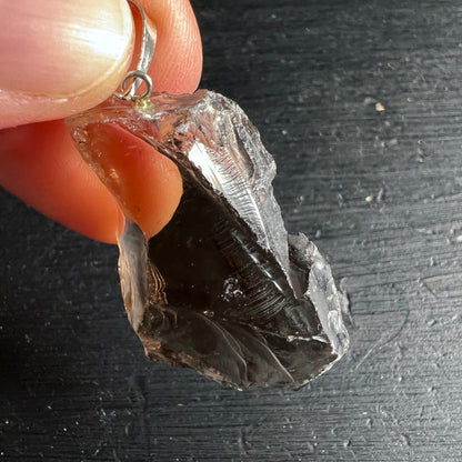 Rauchquarz Rohstein Anhaenger dunkelbraun-schwarz mit glasigen Kanten und Silberoese, roh belassen | Happy Minerals