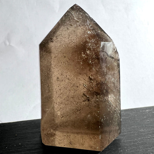 Rauchquarz Spitze | Madagaskar | rauchbraune Tönung | polierte Kristallspitze | Happy Minerals