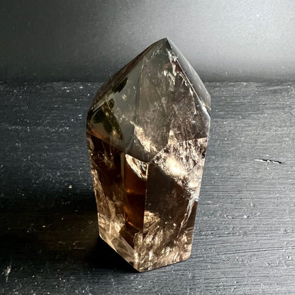 Rauchquarz | Turm | warmes Bernsteinbraun | glasklare Kanten | Lichtspiel | Happy Minerals