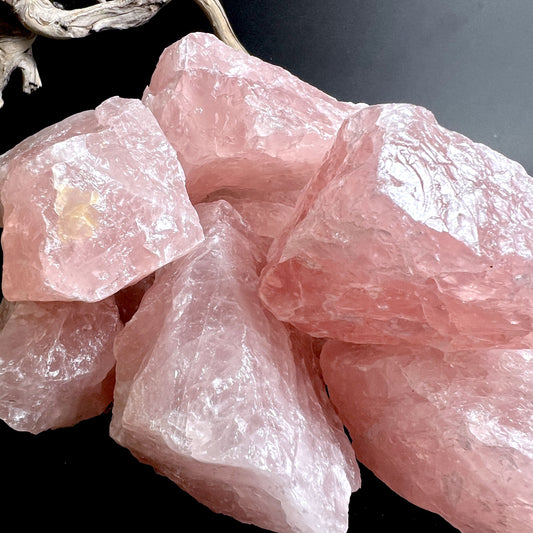  Natürlicher Rosenquarz Rohstein rosa aus Brasilien für Dekoration und Meditation | Happy Minerals