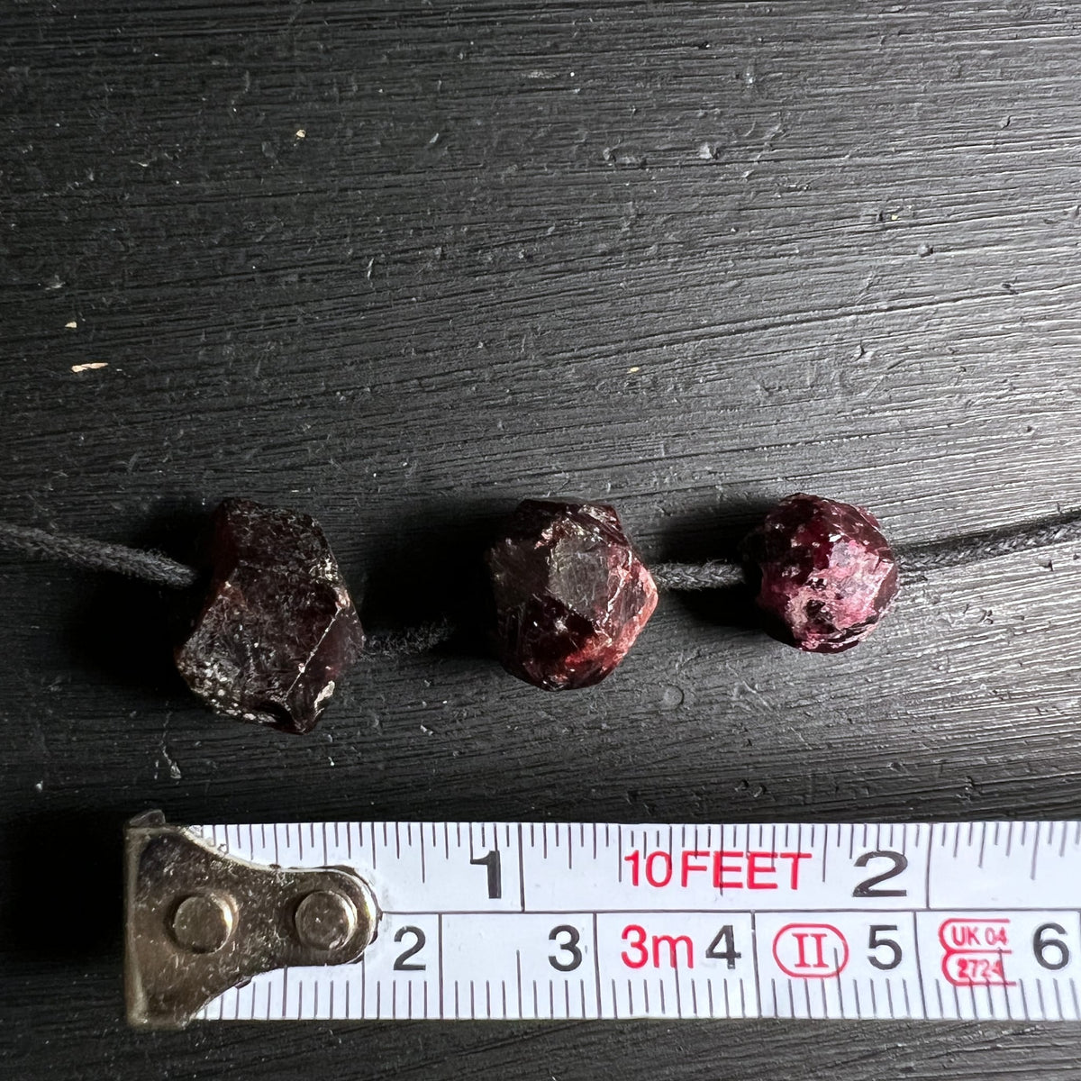 roter Granat, almandin aus Norwegen | Ansicht 1 | Happy Minerals