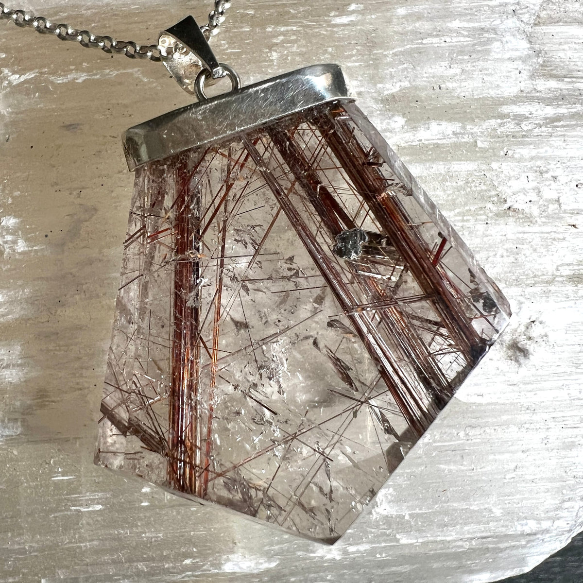 roter rutil in klarem quarz, sterlingsilberöse | Ansicht 12 | Happy Minerals