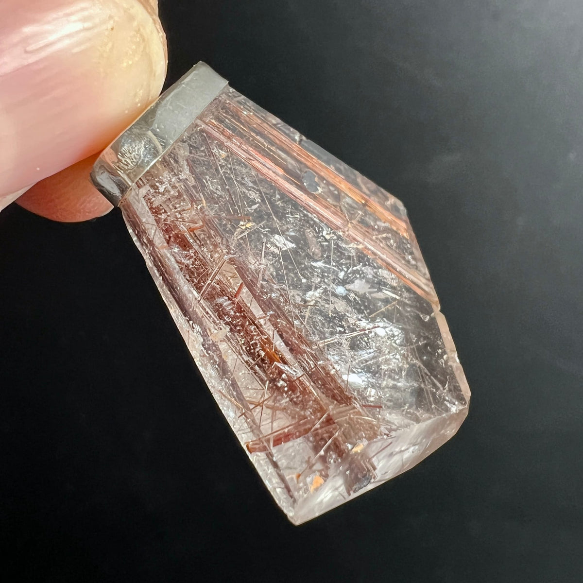 Rutilquarz Anhänger angewinkelt | leuchtende Rutilstrahlen | asymmetrische Form | Happy Minerals
