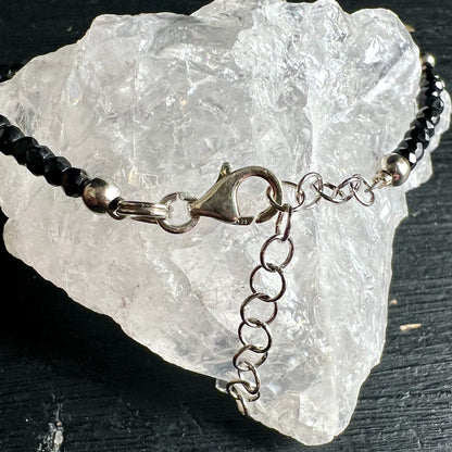 Verschluss und Verlängerungskette aus Sterlingsilber | auf Bergkristall | Happy Minerals Spinell Armband