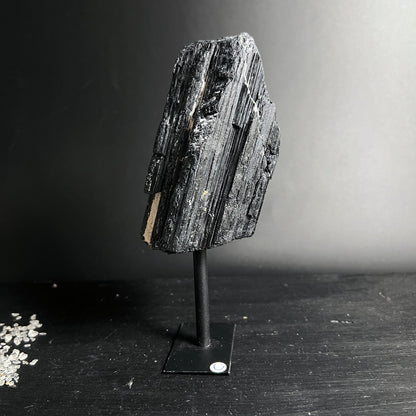 Schwarzer Turmalin | Variante H | Klassische Form | Metallfuß | Brasilien | Happy Minerals