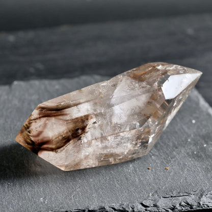 Smoky Amethyst Bergkristall | Elegante Form | Facettenspiel | Madagaskar Unikat | Happy Minerals