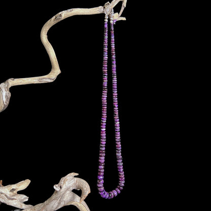 Seltene Sugilith Kette mit violetten Edelsteinperlen aus Südafrika | Happy Minerals