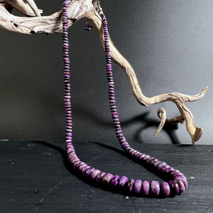 Echtschmuck Sugilith in tiefem Purpur mit Silberverschluss | Happy Minerals
