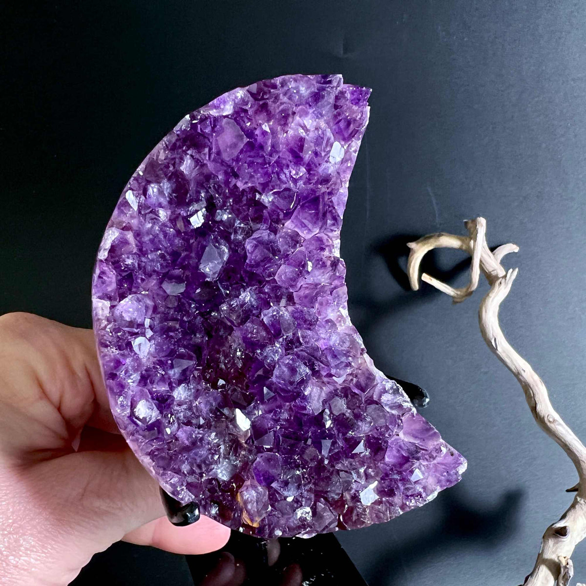 Uruguay Amethyst Mond mit dicker Achatbasis, 529 g, Einzelstück | Happy Minerals